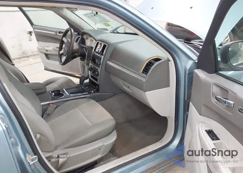 2009 Chrysler 300 Lx z USA, uszkodzony, nr VIN 2C3LA43D89H570387